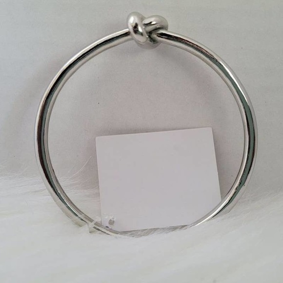 NWT Women's Jewelry Silver Round Shape Bangle Bracelet - Picture 2 of 3
